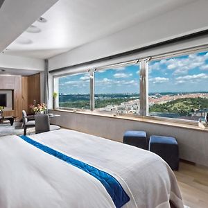 Sky Suite Hotel